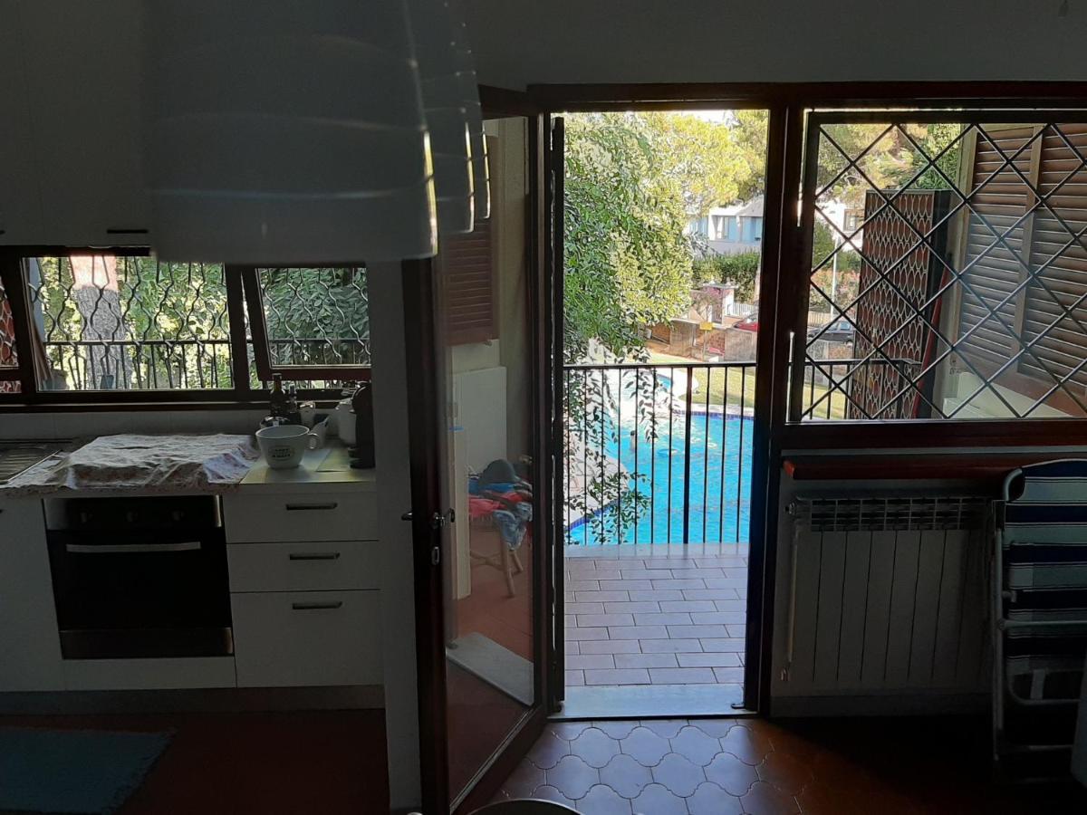 Appartamento Genziana - Con Vista Piscina E Garage Sirmione Exterior photo
